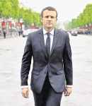 Emmanuel Macron sur les Champs Elysées.jpg